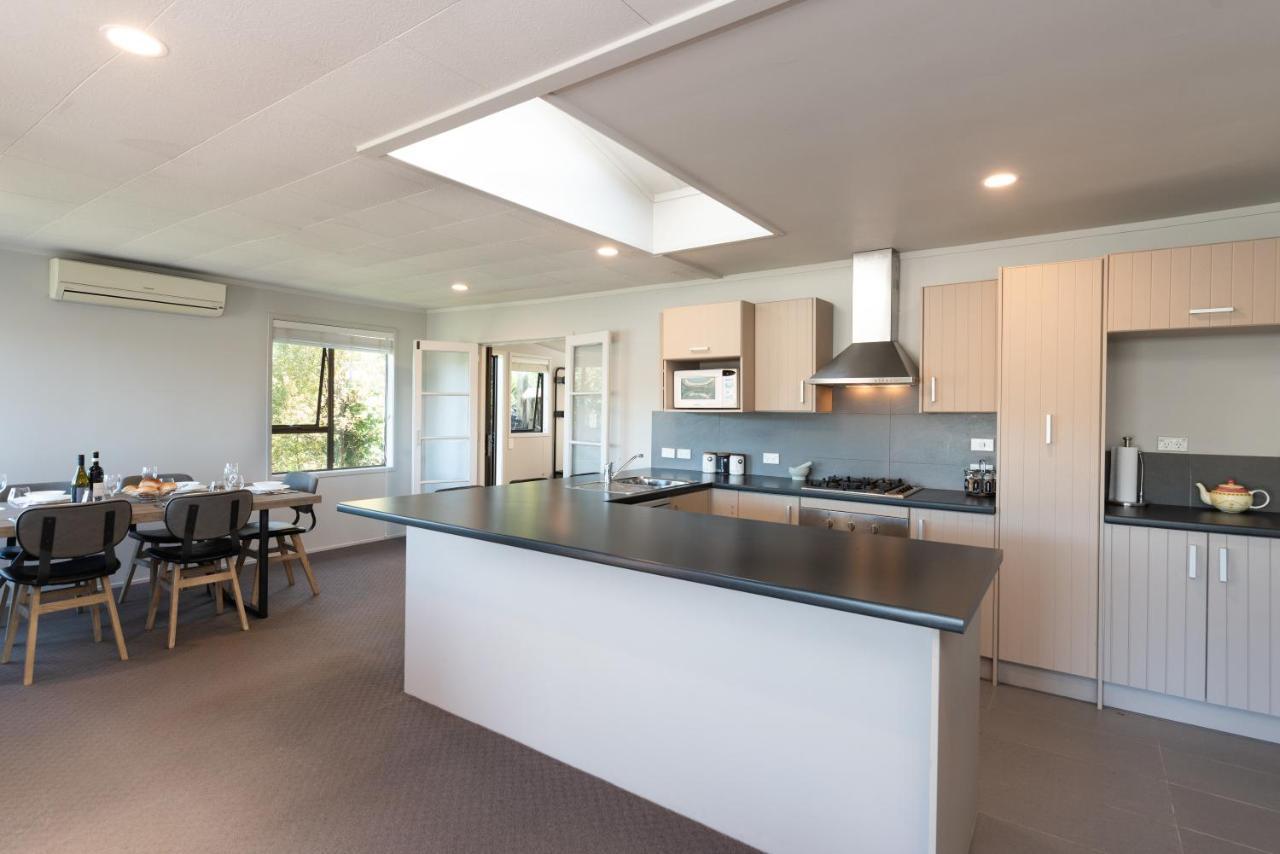 The Tide Watcher - Okiato Holiday Home Opua المظهر الخارجي الصورة